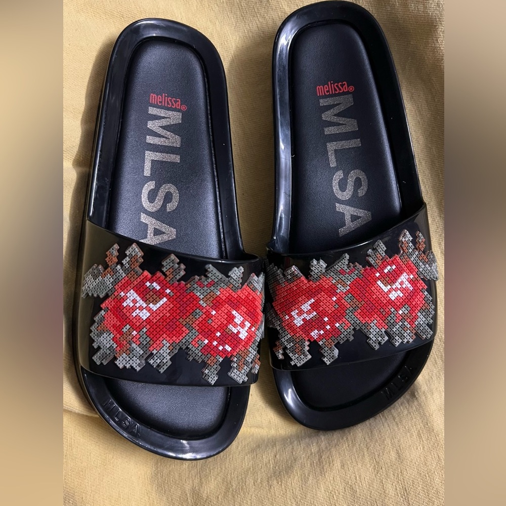 Melissa Beach Slide Flower Pixel